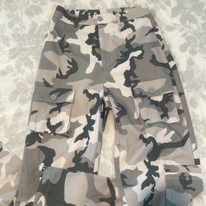 Pants.. military pant green, white and grey